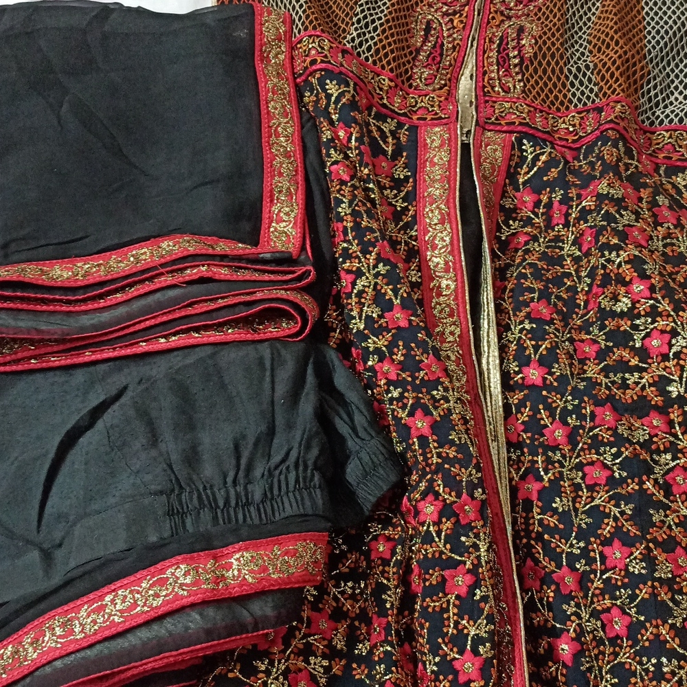Red n black Suit with Bottom n Dupatta - Picture 11 of 13